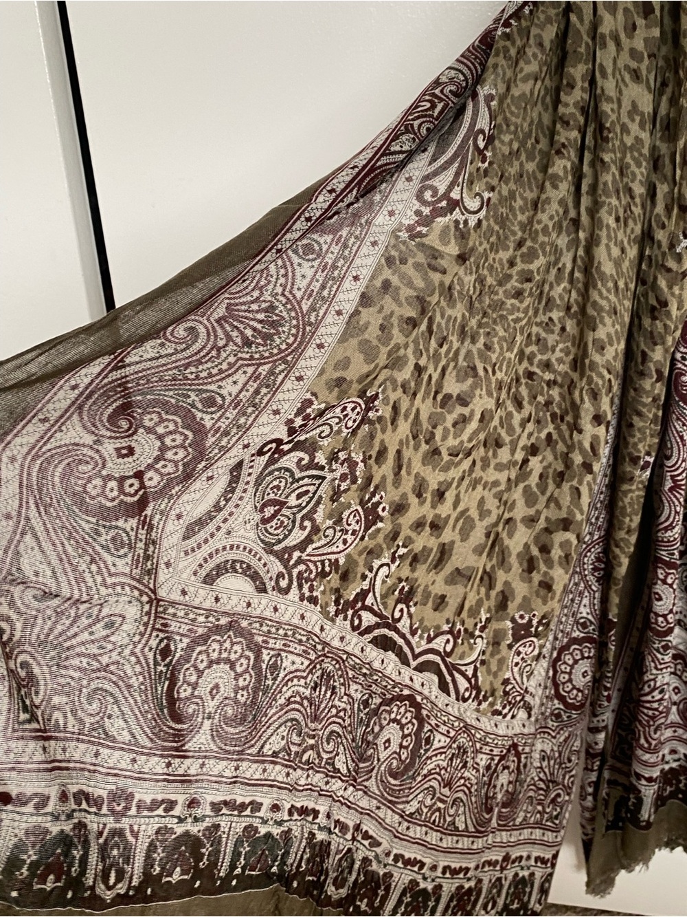 Massimo Dutti Leopard Paisley Print Lightweight Scarf - Picture 6 of 11